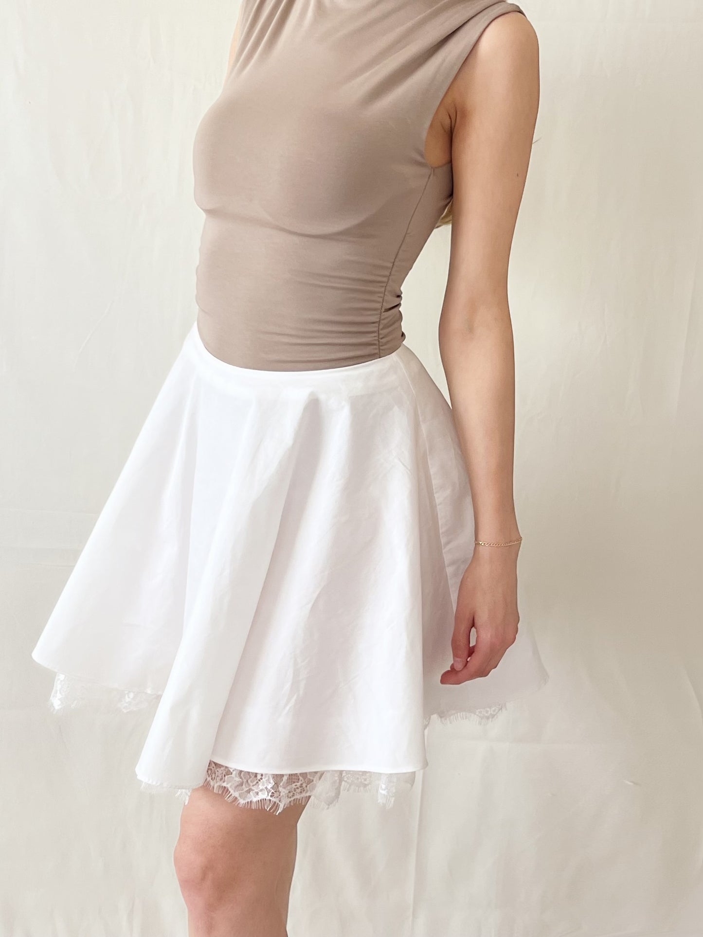 Short flared lace trim skirt